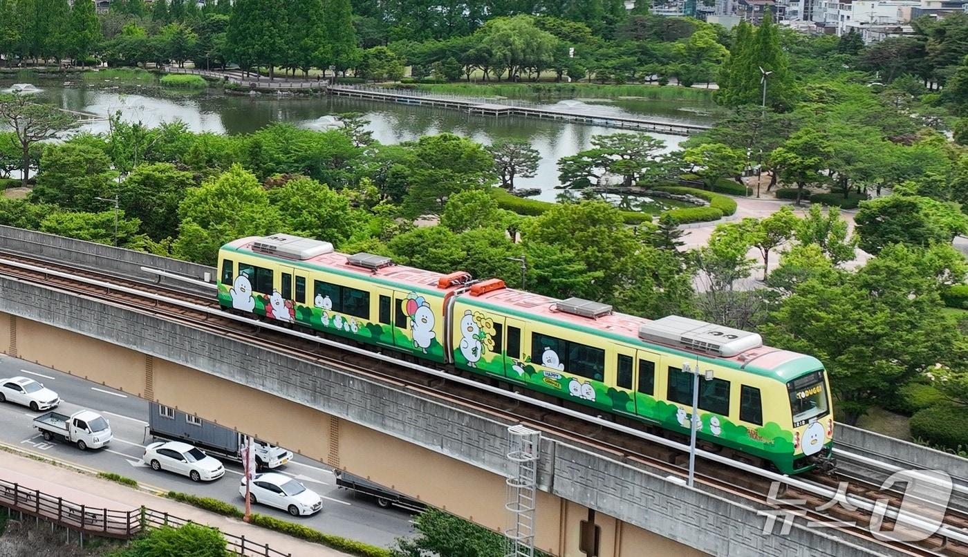김해시 대표 캐릭터 &#39;토더기&#39;를 테마로 한 부산김해경전철 테마열차.&#40;김해시 제공. 재판매 및 DB금지&#41;