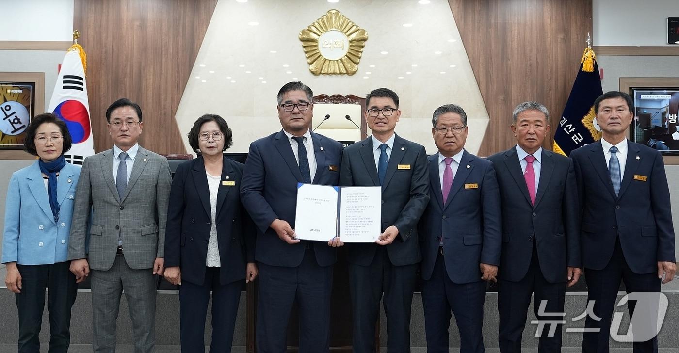 충북 괴산군의회는 지난 10일 열린 342회 1차 정례회에서 정부에 괴산군 홍수 예방 근본대책을 촉구하는 건의문을 채택했다.(괴산군의회 제공, 재판매 및 DB금지)/뉴스1
