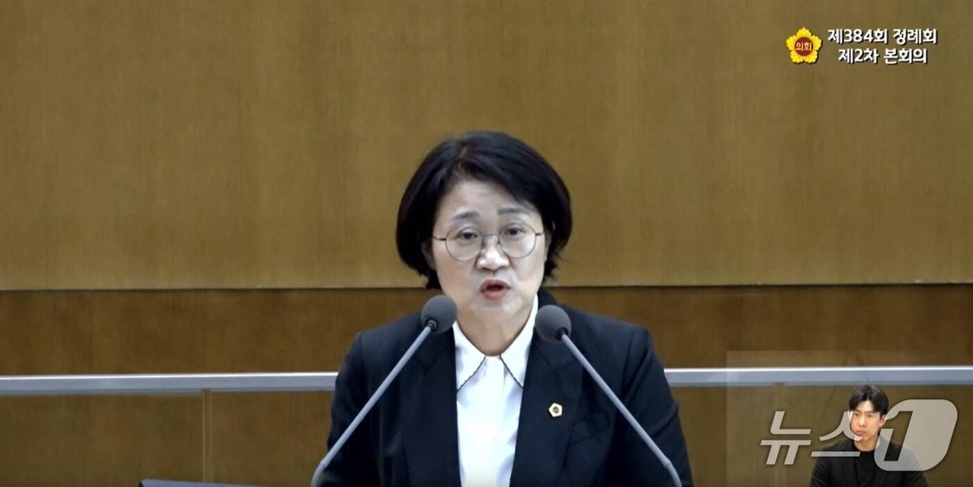 신미숙 경기도의회 의원&#40;민주·화성4&#41;이 11일 제384회 정례회 제2차 본회의 5분 자유발언을 통해 늘봄학교 정책 재검토를 촉구했다.&#40;경기도의회 생중계 캡처&#41;