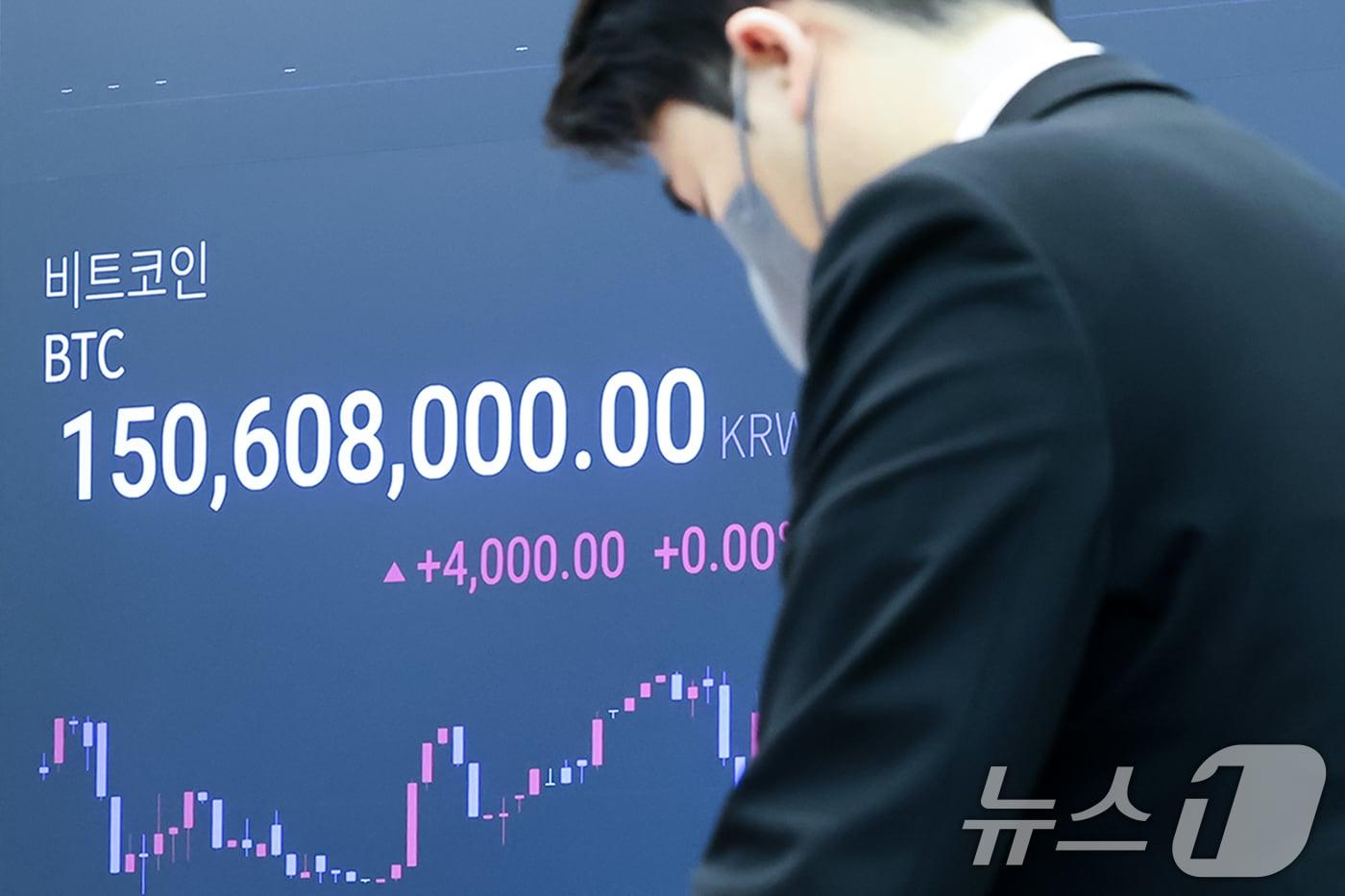 서울 강남구 업비트 고객센터 전광판에 비트코인 시세가 나타나고 있다. 2025.6.11/뉴스1 ⓒ News1 민경석 기자