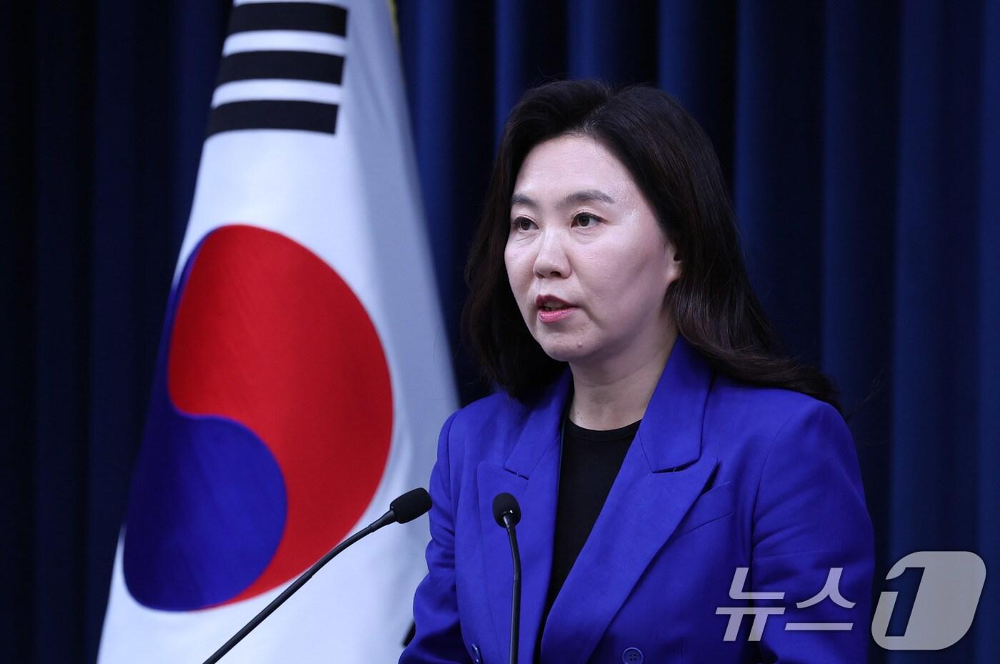 강유정 대통령실 대변인이 11일 서울 용산구 대통령실 청사에서 현안 관련 브리핑을 하고 있다. 2025.6.11/뉴스1 ⓒ News1 박지혜 기자