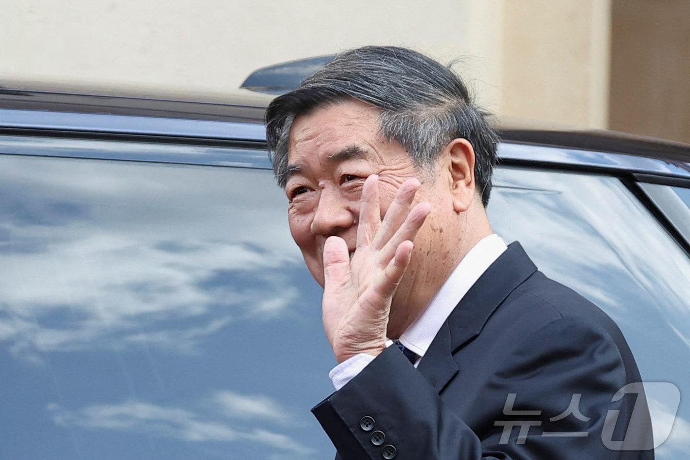 허리펑 중국 국무원 부총리가 10일 영국 런던 랭커스터 하우스에서 미국 측 대표단과 이틀째 무역 협상을 한 뒤 협상장을 떠나고 있다. 2025.6.10 ⓒ 로이터=뉴스1 ⓒ News1 강민경 기자