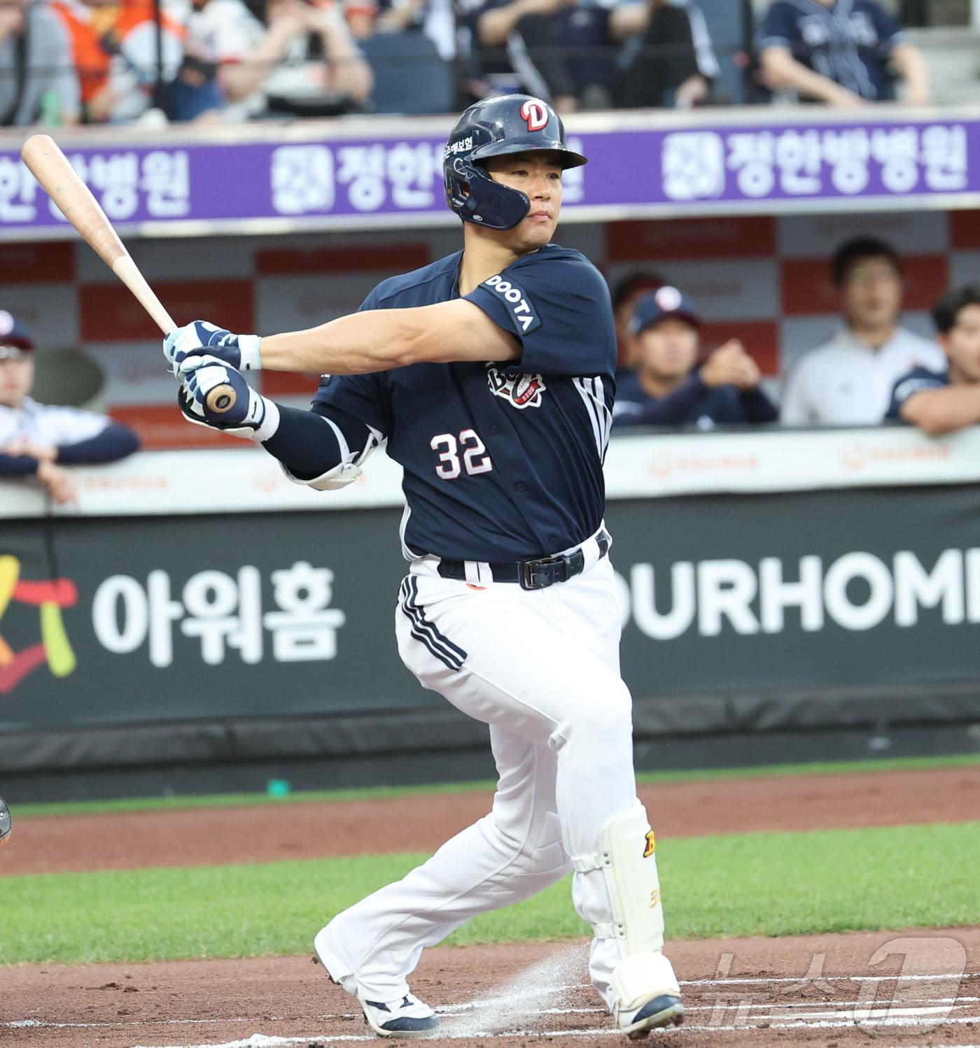 본문 이미지 - 11일 대전 한화생명볼파크에서 열린 &#39;2025 신한 SOL 뱅크 KBO리그&#39; 프로야구 한화이글스 대 두산베어스 경기에서 두산 김재환이 타격하고 있다. 2025.6.11/뉴스1 ⓒ News1 김기남 기자