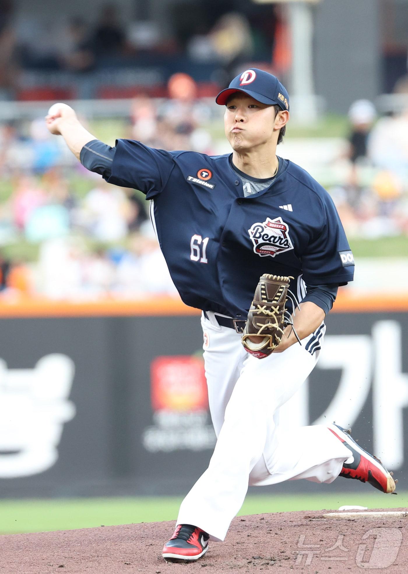본문 이미지 - 11일 대전 한화생명볼파크에서 열린 '2025 신한 SOL 뱅크 KBO리그' 프로야구 한화이글스 대 두산베어스 경기에서 두산 선발 최원준이 투구하고 있다 2025.6.11/뉴스1 ⓒ News1 김기남 기자