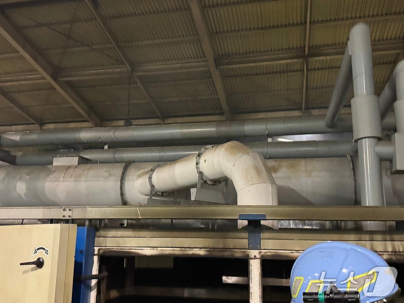 본문 이미지 - 11일 오후 부산 사하구 신평동 공장 화재 건조기.(부산소방재난본부 제공. 재판매 및 DB 금지)