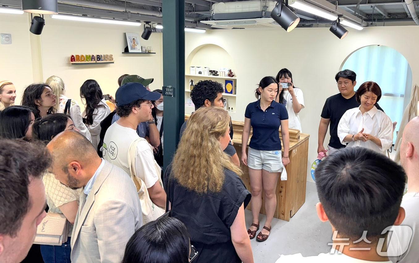 본문 이미지 - 한남대학교가 지역 내 유학생을 대상으로 한 창업 입문 프로그램 ‘2025 로컬 스타트업 밋업데이 Hello Startup, Hello Hannam’를 개최했다.(한남대 제공.재판매 및 DB금지)/뉴스1