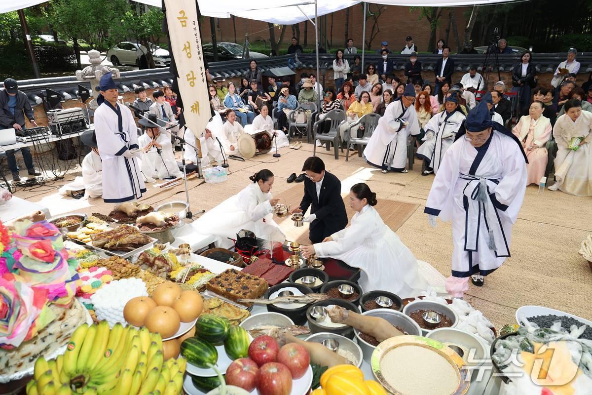 본문 이미지 - 금성당제 모습.(은평구청 제공)