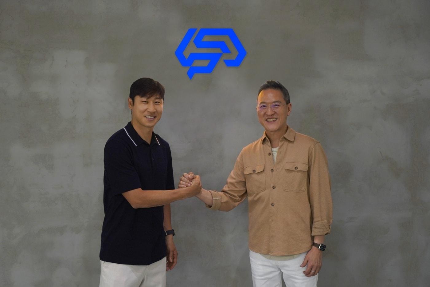 이근호(왼쪽)와 김평기 프레인스포츠 대표. (프레인스포츠 제공)