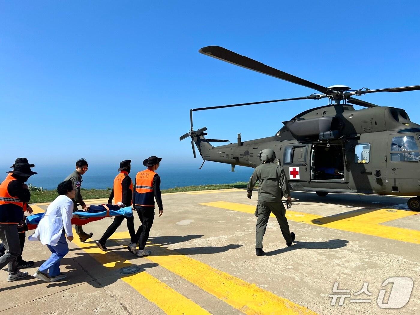 본문 이미지 - 서해3도 응급환자 이송 유관기관 합동훈련&#40;인천 옹진군 제공.재판매 및 DB금지&#41;