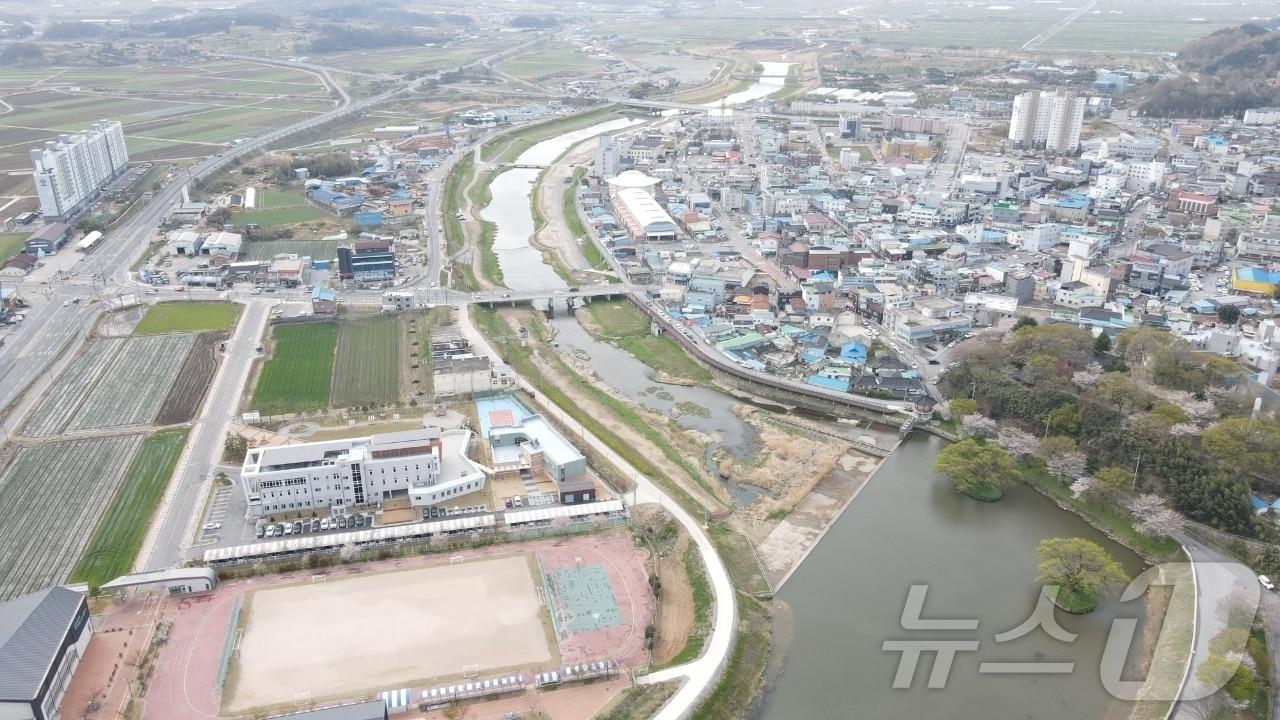본문 이미지 - 전남 함평천 권역 전경.(함평군 제공. 재배포 및 DB 금지)