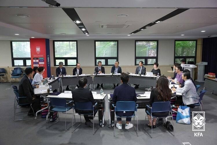 본문 이미지 - 대한축구협회 소통위원회가 12일 첫 회의를 진행했다.&#40;대한축구협회 제공&#41;
