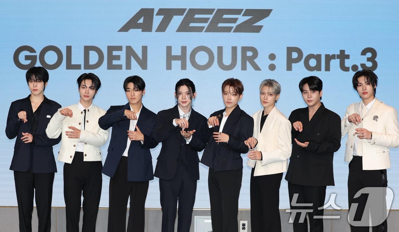 그룹 에이티즈(ATEEZ)의 윤호(왼쪽부터)와 성호, 산, 여상, 홍중, 우영, 종호, 민기가 12일 서울 마포구 호텔나루 서울 엠갤러리에서 가진 미니 12집 '골든 아워 : 파트 3'(GOLDEN HOUR : Part.3) 발매 기자간담회에서 포즈를 취하고 있다. 2025.6.12/뉴스1 ⓒ News1 권현진 기자