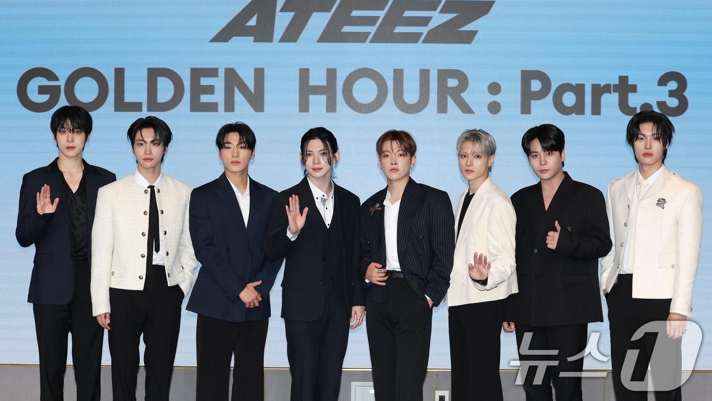 그룹 에이티즈(ATEEZ)의 윤호(왼쪽부터)와 성호, 산, 여상, 홍중, 우영, 종호, 민기가 12일 서울 마포구 호텔나루 서울 엠갤러리에서 가진 미니 12집 '골든 아워 : 파트 3'(GOLDEN HOUR : Part.3) 발매 기자간담회에서 포즈를 취하고 있다. 2025.6.12/뉴스1 ⓒ News1 권현진 기자