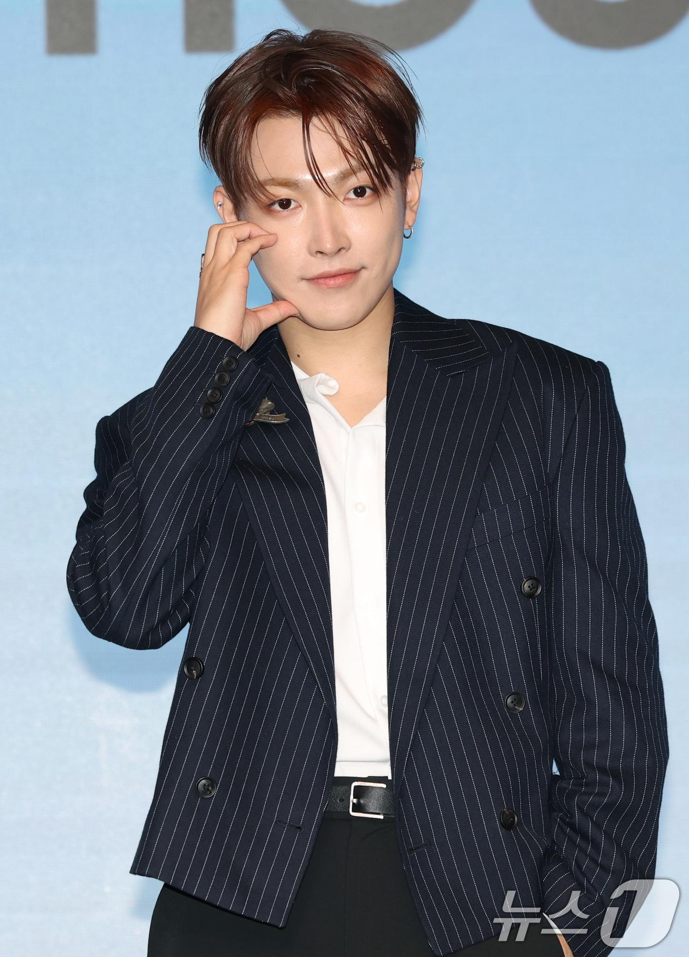 본문 이미지 - 그룹 에이티즈(ATEEZ)의 홍중이 12일 서울 마포구 호텔나루 서울 엠갤러리에서 가진 미니 12집 '골든 아워 : 파트 3'(GOLDEN HOUR : Part.3) 발매 기자간담회에서 포즈를 취하고 있다. 2025.6.12/뉴스1 ⓒ News1 권현진 기자