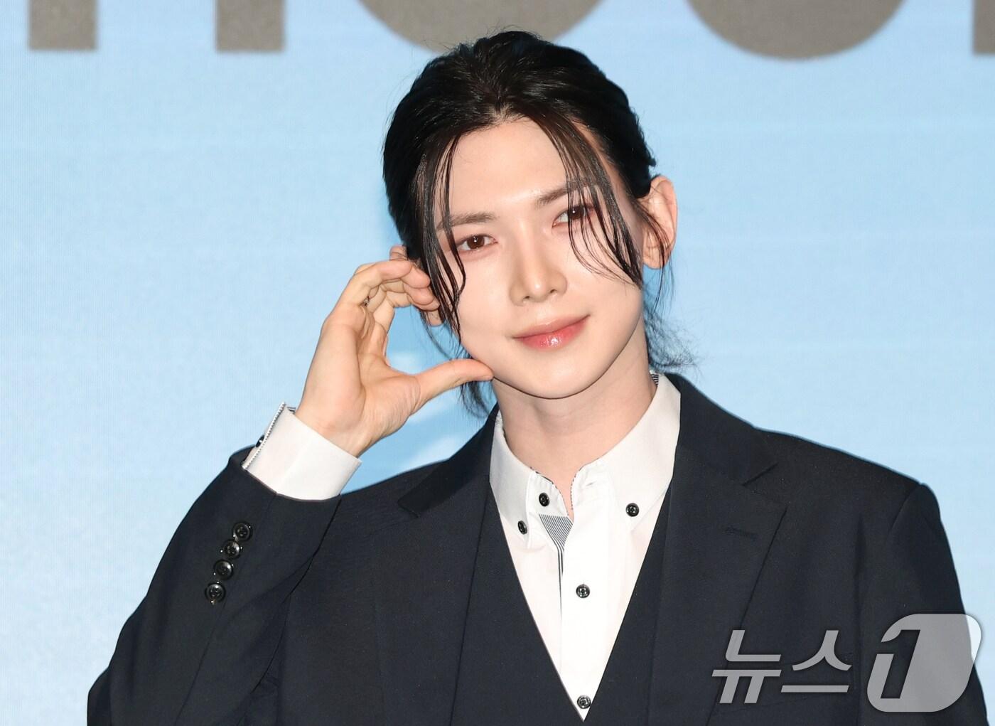 본문 이미지 - 그룹 에이티즈(ATEEZ)의 여상이 12일 서울 마포구 호텔나루 서울 엠갤러리에서 가진 미니 12집 '골든 아워 : 파트 3'(GOLDEN HOUR : Part.3) 발매 기자간담회에서 포즈를 취하고 있다. 2025.6.12/뉴스1 ⓒ News1 권현진 기자