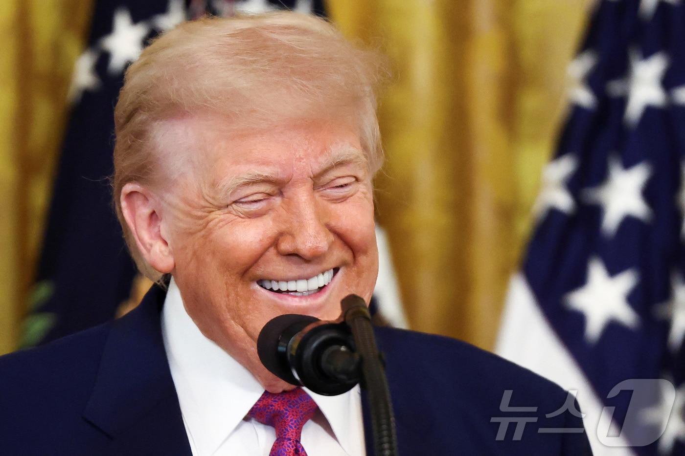 12일(현지시간) 도널드 트럼프 미국 대통령이 워싱턴 백악관에서 열린 법안 서명식에 참석해 웃음을 보이고 있다. 2025.06.12 ⓒ 로이터=뉴스1 ⓒ News1 김지완 기자