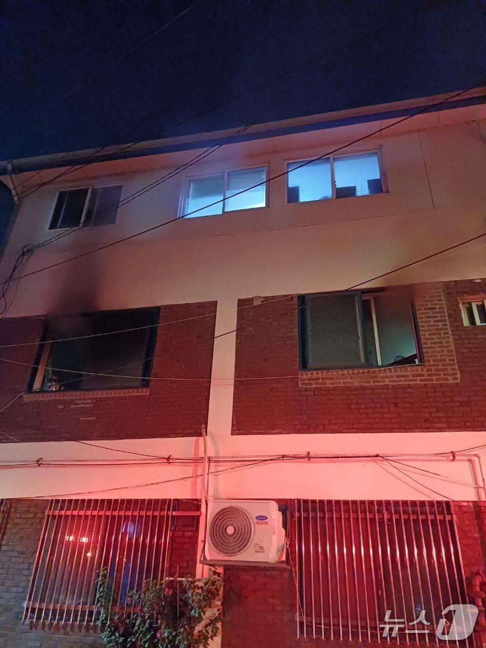 본문 이미지 - 화재 현장. &#40;경기도소방재난본부 제공. 재판매 및 DB 금지&#41; 2025.6.13/뉴스1