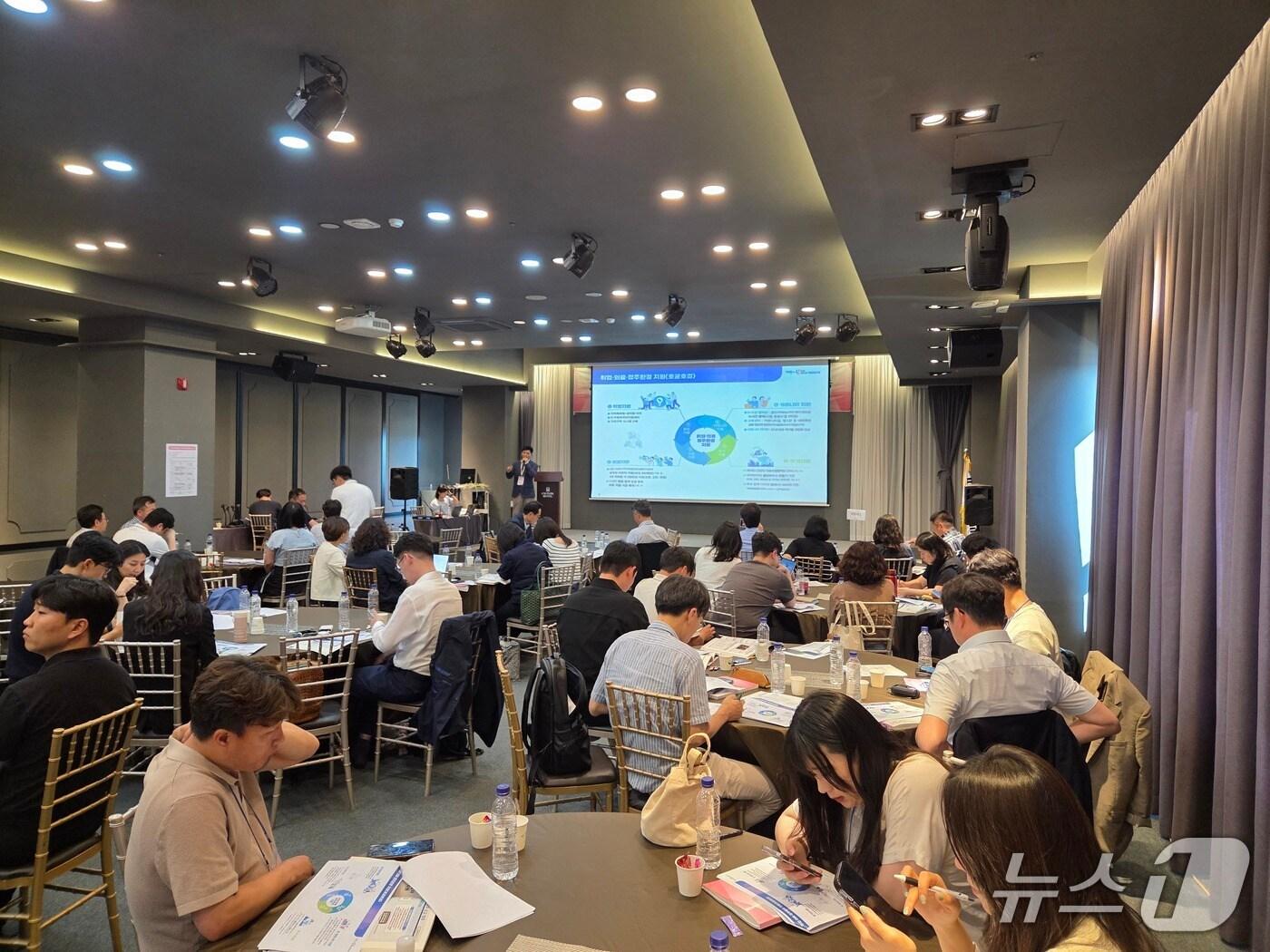 본문 이미지 - 경북도는 13일 안동에서 ‘중앙부처-지자체 외국인 정책 담당자 워크숍’을 개최했다.(경북도 제공, 재판매 및 DB 금지)