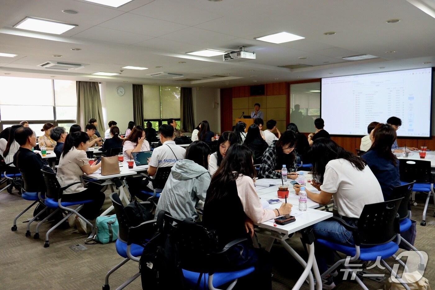 이노비즈협회 지회 사무국 워크숍에서 직원 역량 강화를 위한 프로그램을 진행하고 있다. (이노비즈협회 제공)