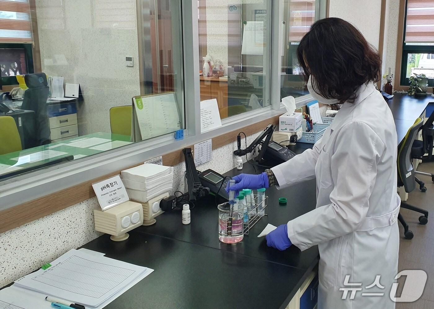 상주시 농업기술센터는 13일 농지 개량을 위해 성토하려는 농업인을 대상으로 11개 항목의 성토토양 분석 서비스를 무료로 제공한다.(상주시 제공, 재판매 및 DB 금지)