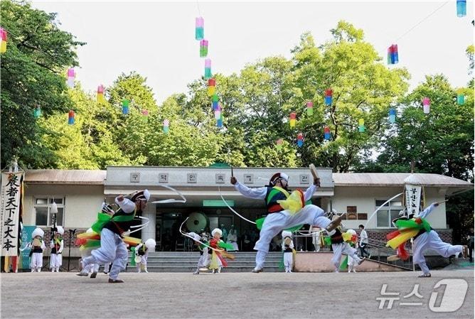 본문 이미지 - 2024년 구덕골 전통민속예술축제 현장.(부산시청 제공. 재판매 및 DB 금지)