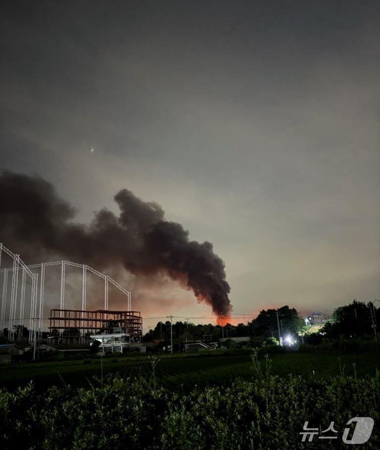 본문 이미지 - 화재 현장. (경기도소방재난본부 제공. 재판매 및 DB 금지) 2025.6.13/뉴스1