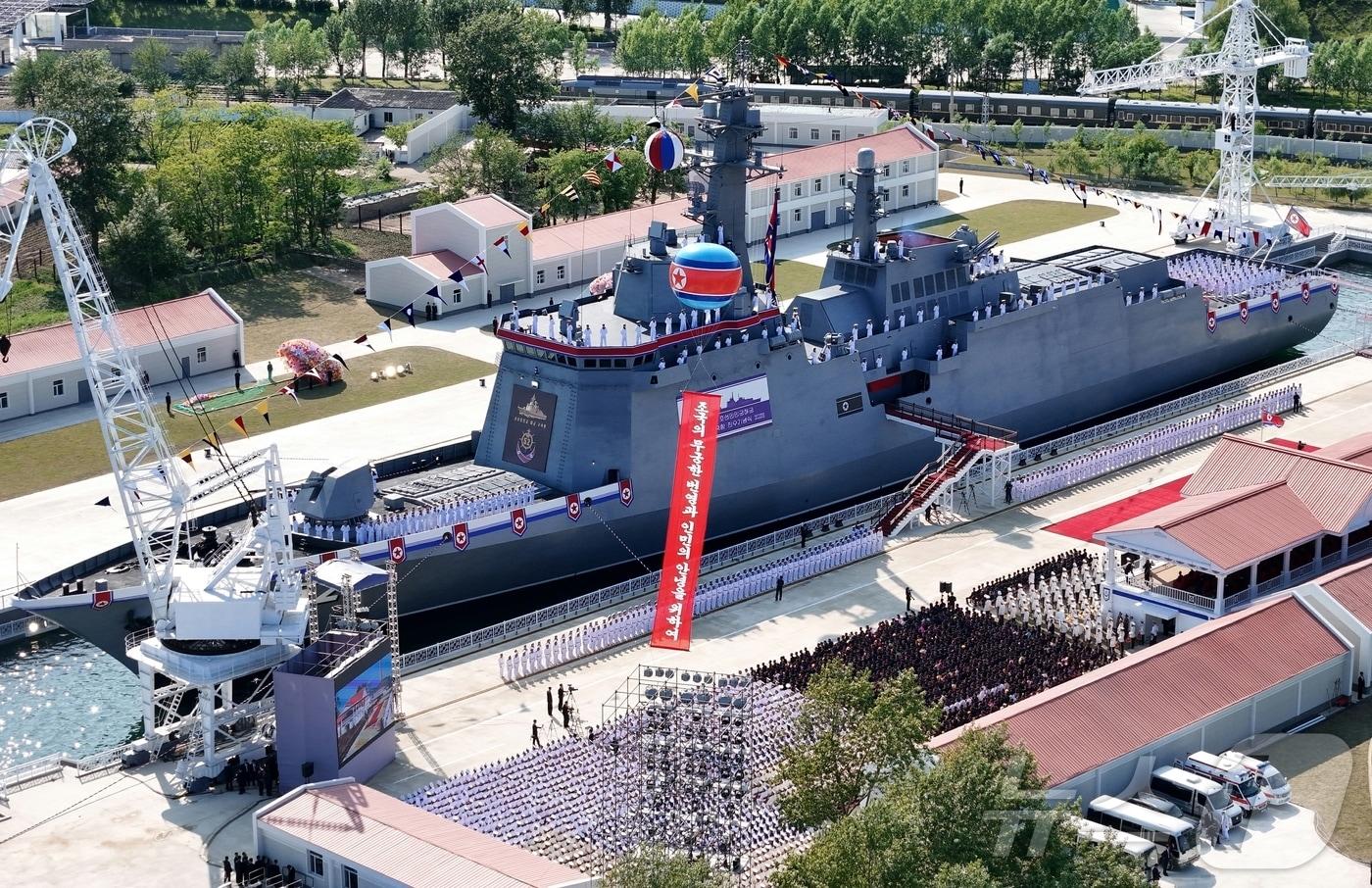본문 이미지 - (평양 노동신문=뉴스1) = 북한이 2025년 6월 구축한 최현급(5000톤급) 구축함 '강건'호. [국내에서만 사용가능. 재배포 금지. DB 금지. For Use Only in the Republic of Korea. Redistribution Prohibited] rodongphoto@news1.kr