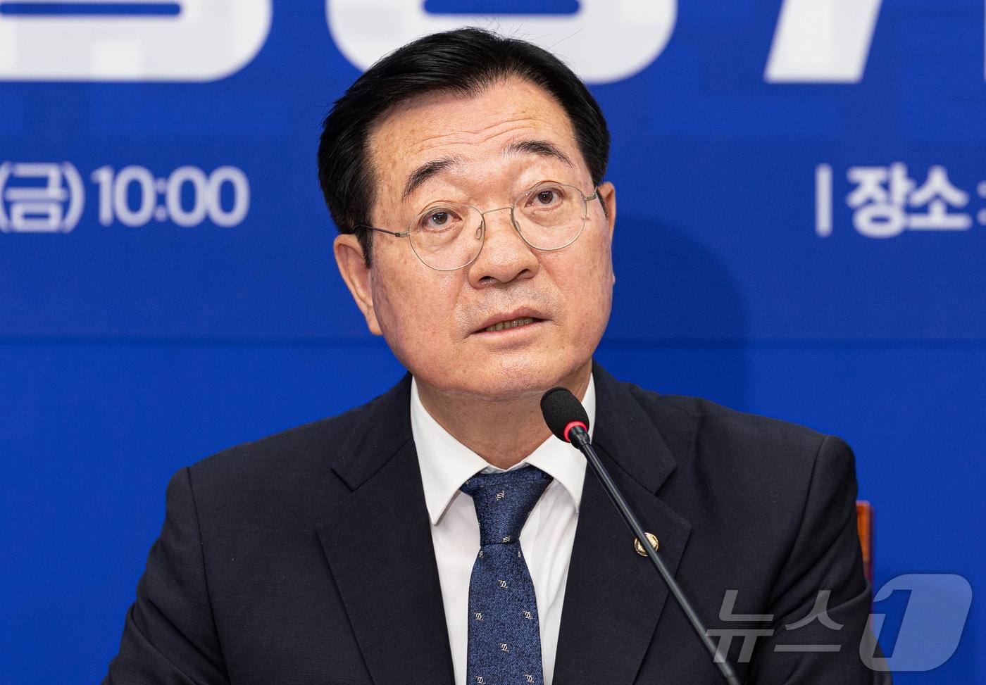 민홍철 더불어민주당 중앙위원회 의장이 지난 6월 13일 오전 서울 여의도 국회에서 열린 제2차 중앙위원회의에서 발언을 하고 있다. 2025.6.13/뉴스1 ⓒ News1 이재명 기자