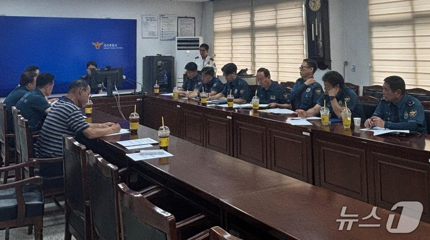 충북 괴산경찰서는 13일 교통사고 사망자 급증에 대응하기 위한 특별 교통관리 대책 회의를 열었다.&#40;괴산경찰서 제공&#41;/뉴스1