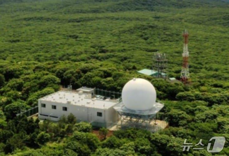 본문 이미지 - 한라레이더 전경&#40;한국공항공사 제공. 재판매 및 DB금지&#41; / 뉴스1