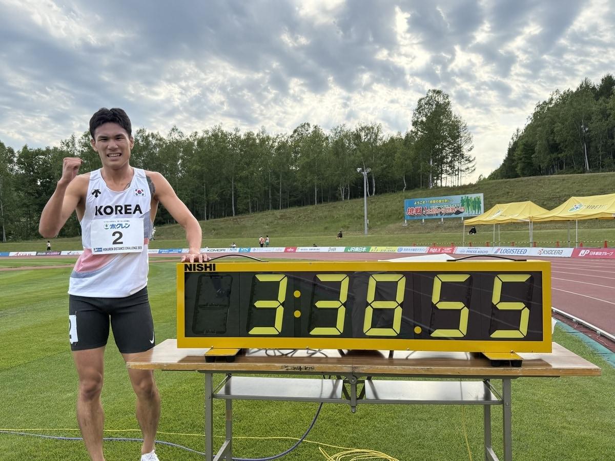 본문 이미지 - 육상선수권 남자 1500m에서 3분38초55의 한국 신기록을 달성한 이재웅(대한육상연맹 제공)  