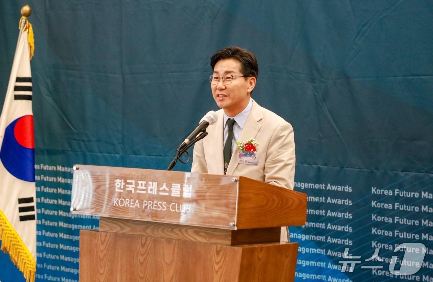 2025 대한민국 미래경영 대상’ 지역관광 활성화 부문 수상한 최성현 강원관광재단 대표이사.(강원관광재단 제공. 재판매 및 DB금지)/뉴스1