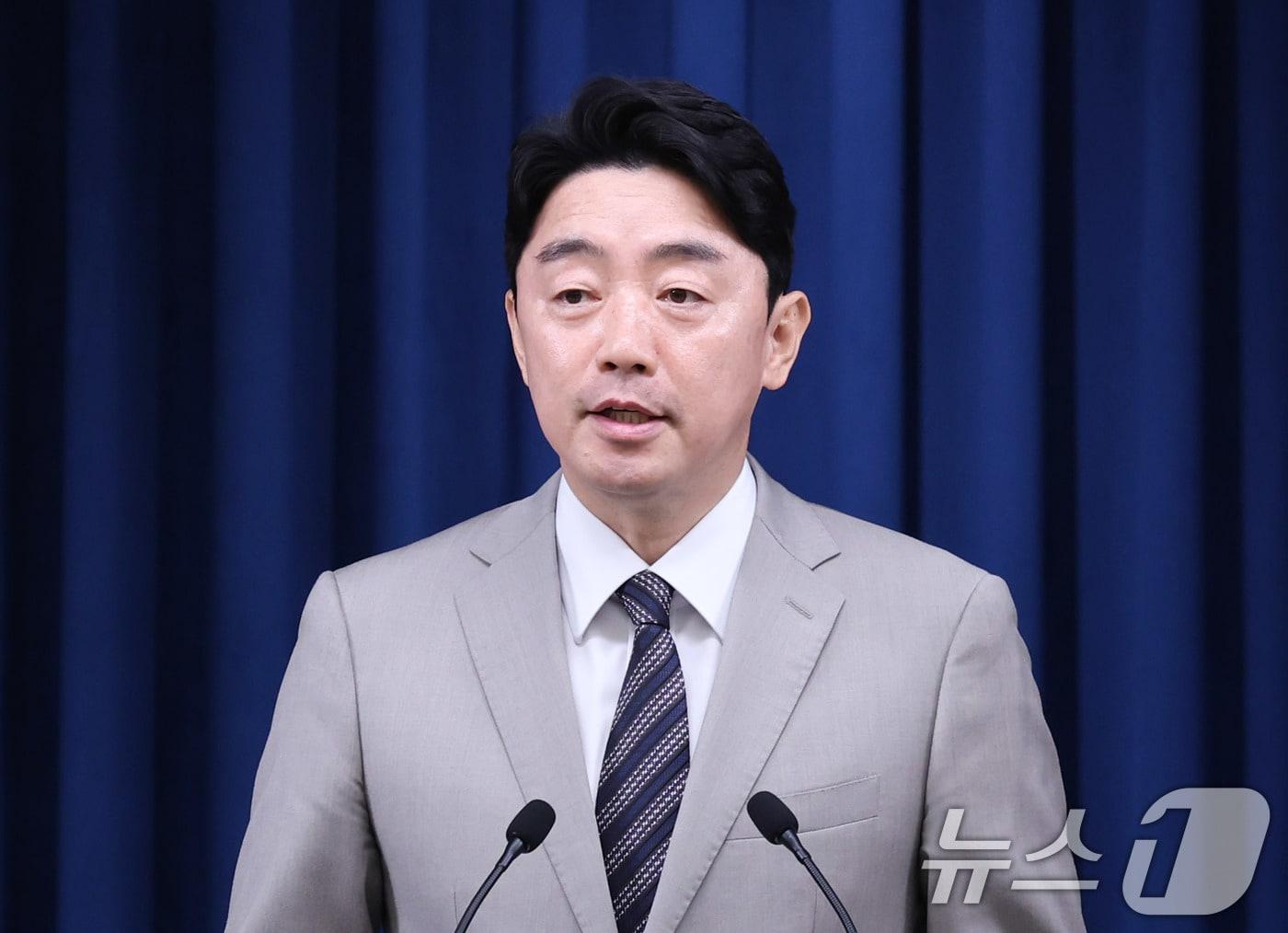 본문 이미지 - 강훈식 대통령 비서실장이 15일 서울 용산구 대통령실 청사에서 인선 관련 브리핑을 하고 있다. 2025.6.15/뉴스1 ⓒ News1 박지혜 기자