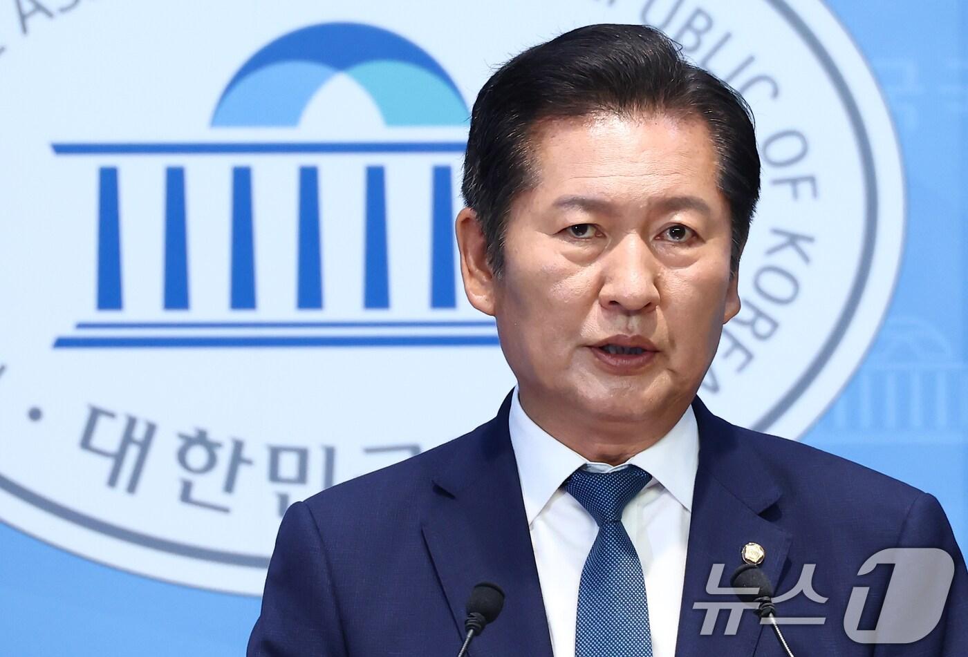 정청래 더불어민주당 의원이 15일 오후 서울 여의도 국회 소통관에서 당대표 출마 선언 기자회견을 하고 있다. 2025.6.15/뉴스1 ⓒ News1 김민지 기자