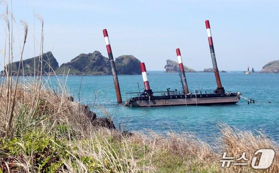 본문 이미지 - 제주시 한경면 해상에 좌초됐던 '페리지에어로스페이스'의 우주발사체 해상 발사장 세테시아1. ⓒ News1 오현지 기자