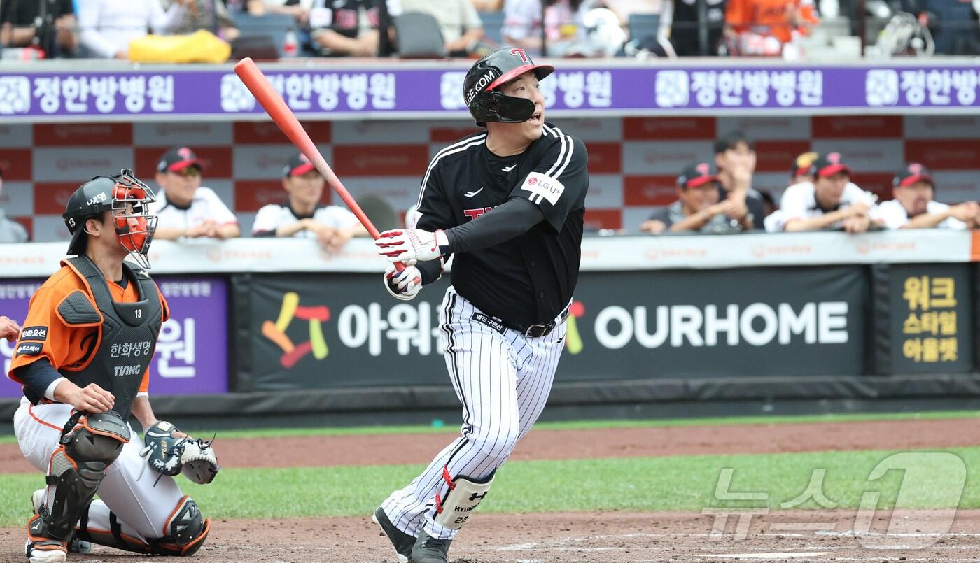 본문 이미지 - 안타 치는 LG 트윈스 외야수 김현수. 2025.6.15/뉴스1 ⓒ News1 김기남 기자
