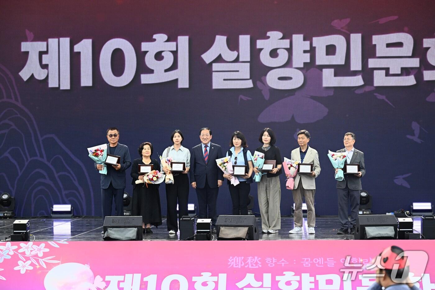 제10회 실향민문화축제가 13~15일 강원 속초시 조양동 엑스포 잔디광장 일원에서 열렸다. 이번 축제에는 7만2000여명이 방문한 것으로 집계됐다.&#40;속초시 제공. 재판매 및 DB금지&#41;/뉴스1