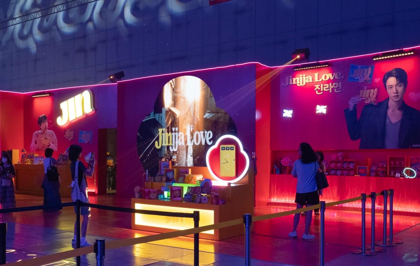 오뚜기 진라면 &#39;2025 BTS FESTA&#39; 오프라인 행사 부스.&#40;오뚜기 제공&#41;