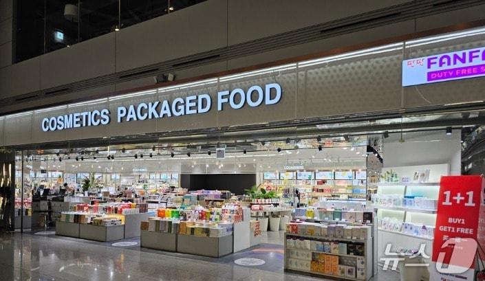 본문 이미지 - 인천국제공항 제1터미널 중소기업 혁신제품 전용 면세점 모습.&#40;보령시 제공 ,재판매 및 DB 금지&#41;/뉴스1