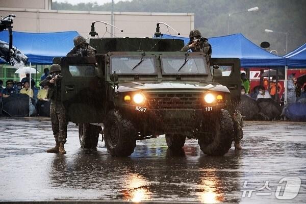 본문 이미지 - 지역 통합방위태세 강화를 위해 진행된 '2023년 화랑훈련' 대테러 대응 작전 모습. (경기도 제공, 재판매 및 DB금지)