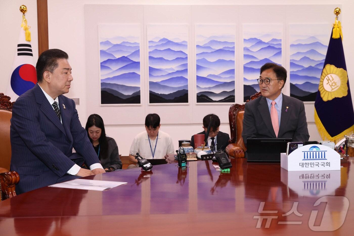 우원식 국회의장이 16일 오전 서울 여의도 국회의장실에서 김병기 더불어민주당 신임 원내대표를 접견, 발언하고 있다. (공동취재) 2025.6.16/뉴스1 ⓒ News1 김민지 기자