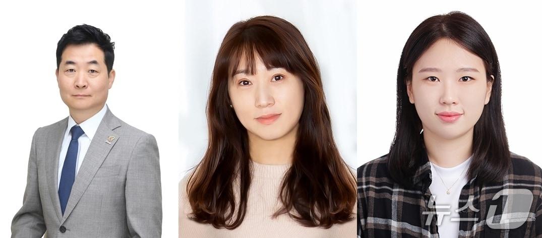 본문 이미지 - 제9회 노인학대 예방의 날 기념  유공자 포상자들. 왼쪽부터 김천오  전북도 서부노인보호전문기관 관장(국민포장), 전현옥 팀장(보건복지부장관표창), 이은혜 전북도 노인보호전문기관 팀장(보건복지부장관표창)./뉴스1(전북도 제공. 재판매 및 DB금지)/뉴스1