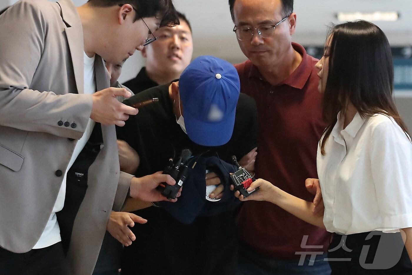 대구 달서구의 한 아파트에 침입해 스토킹하던 50대 여성을 흉기로 살해하고 도주한 혐의를 받는 피의자 A씨. (자료사진) 2025.6.16/뉴스1 ⓒ News1 공정식 기자