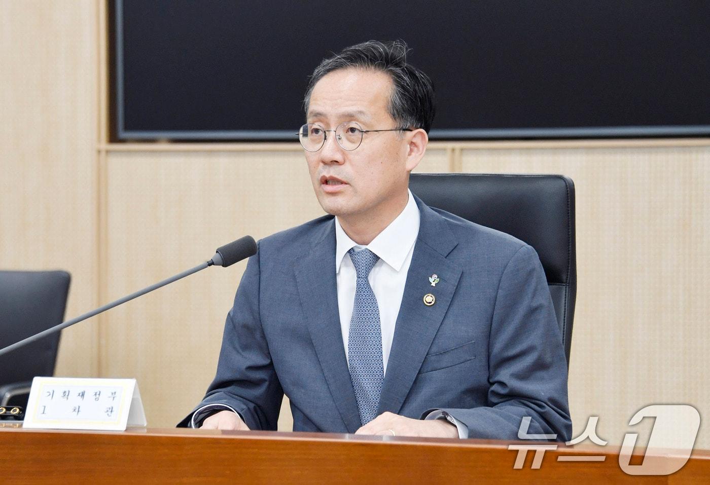 이형일 기획재정부 장관 직무대행 1차관이 16일 정부세종청사에서 열린 &#39;제43차 물가관계차관회의&#39;를 주재하고 있다. &#40;기획재정부 제공. 재판매 및 DB 금지&#41; 2025.6.16/뉴스1