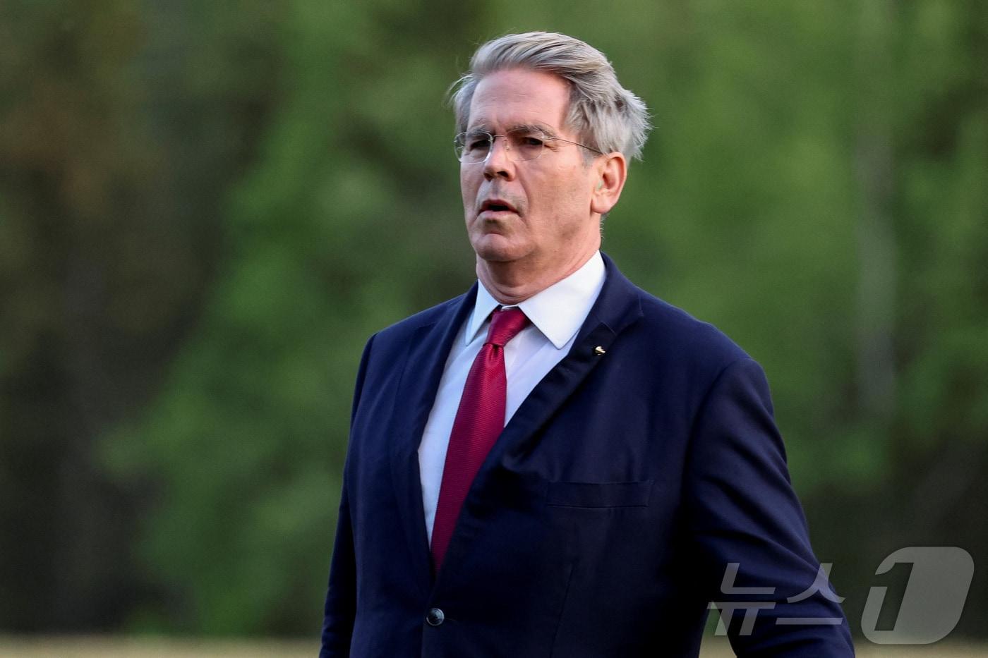 스콧 베선트 미국 재무부 장관이 15일 캐나다 앨버타주 캐내내스키스에서 열리는 G7 정상회의에 참석하기 위해 로키마운틴 리조트에 도착하고 있다. 2025.6.15 ⓒ 로이터=뉴스1 ⓒ News1 강민경 기자