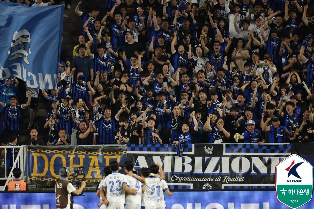 본문 이미지 - K리그2 선두를 달리고 있는 인천 유나이티드.(한국프로축구연맹 제공)