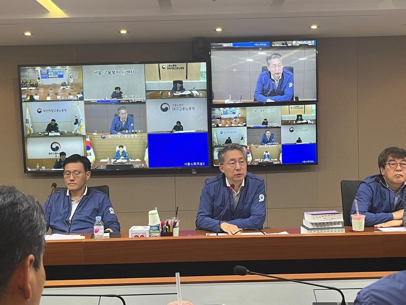 본문 이미지 - 고용노동부는 16일 긴급 현안 점검회의를개최했다..(고용노동부 제공) 2025.06.18 /뉴스1