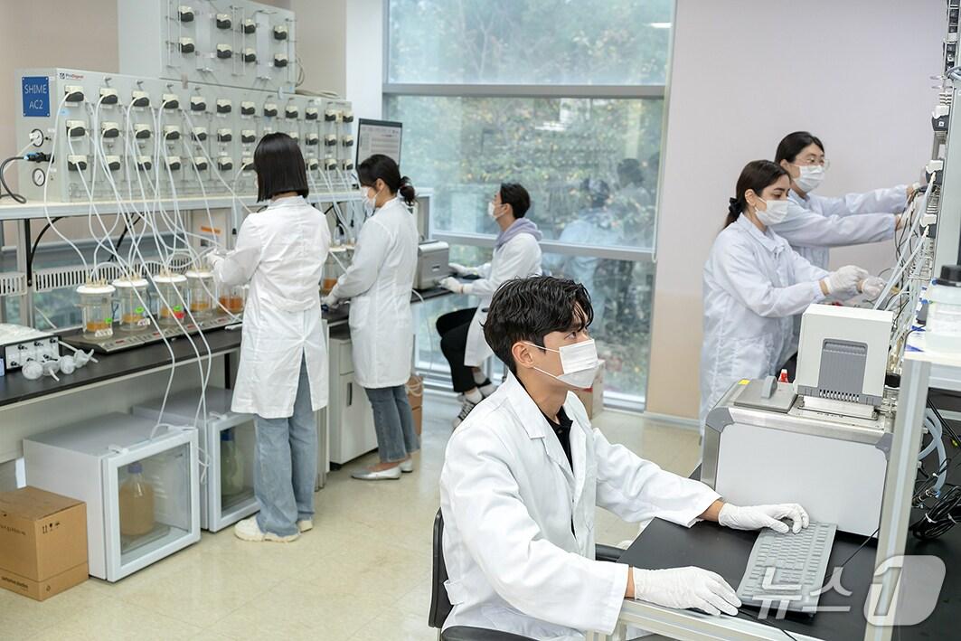 본문 이미지 - 순천향대 의생명융합학부 연구실에서 실험·실습하는 모습.(순천향대 제공. 재판매 및 DB금지)