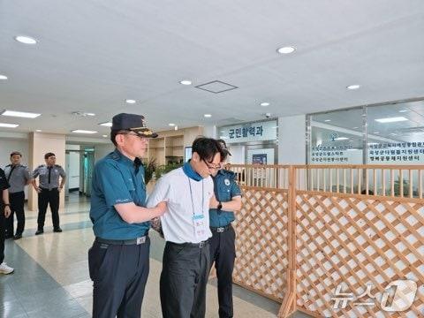 본문 이미지 - 16일 곡성군이 특이민원 위기 상황을 가정한 대응훈련을 실시하고 있다(곡성군 제공) 