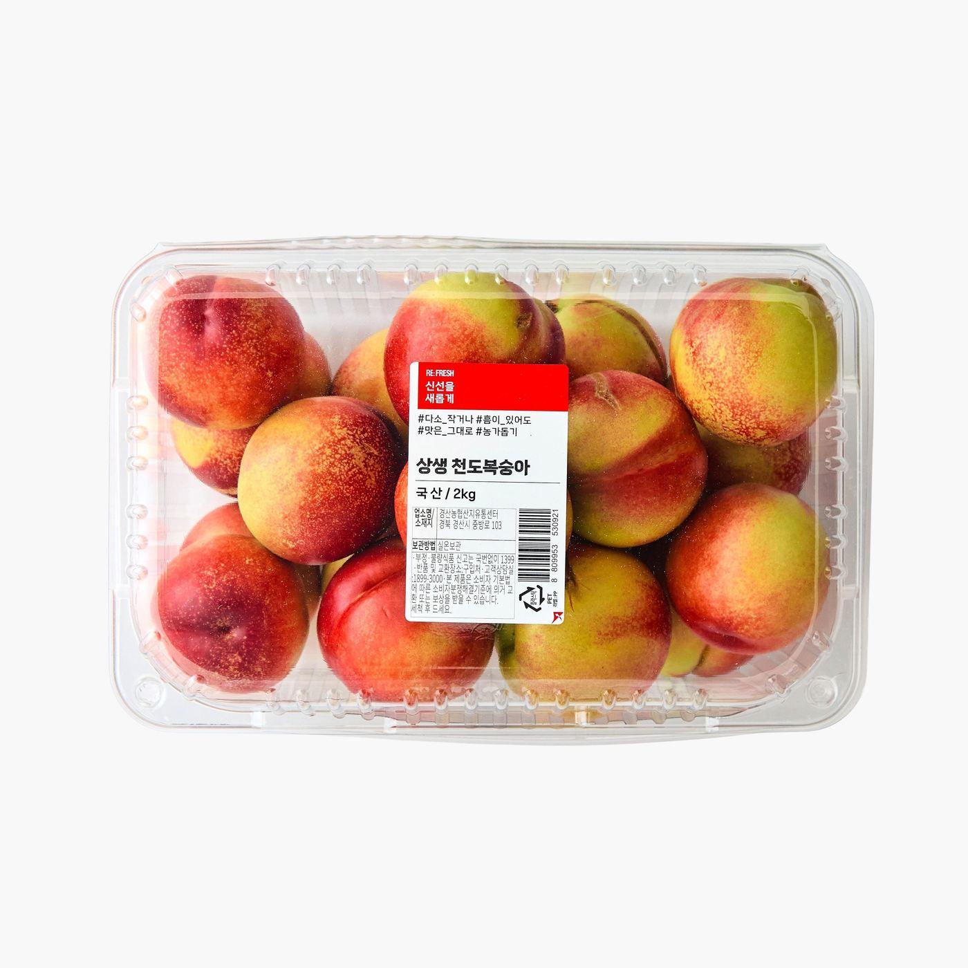 본문 이미지 - 롯데마트·슈퍼는 19일부터 '상생 천도복숭아'를 본격 판매하며 우박 피해 농가를 지원하고 소비자 물가 부담을 낮추는 상생 유통에 나선다.(롯데마트제공)